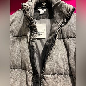 Forever 21 - Denim Zip - Up
Puffer Jacket
(NWT)